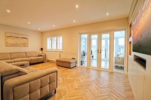 Living Room- click for photo gallery